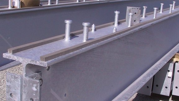 Produktbroschüre CoStruc Titel der Produktbroschüre CoStruc. Zu sehen ist ein Stahlverbundträger.